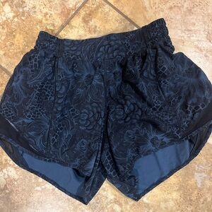 Lululemon speed up paisley shorts 2.5 inch